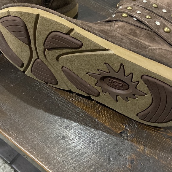 Womens New Uggs size 6 - Picture 2 of 2